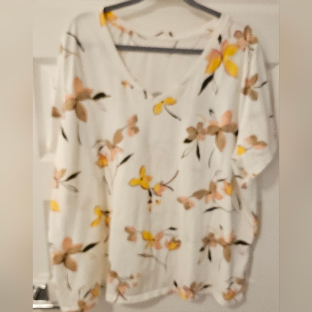 3/$20 AVA & VIV Top